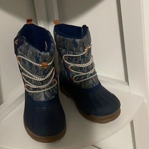 OshKosh B'gosh Kids' Wilder Winter Boot Toddler/Little Kid Navy Camo Waterproof.